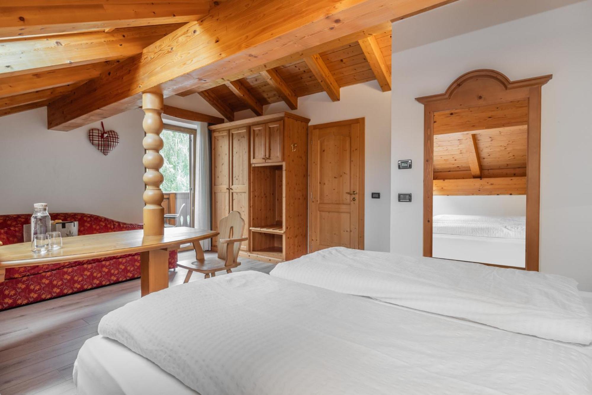 Hotel Tirol- Natural Idyll Montesover Exterior photo